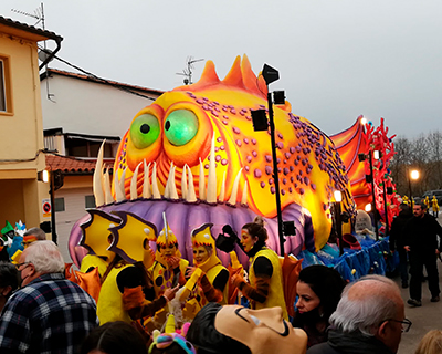 Filets extrudés Intermas réutilisés pour des chars de carnaval respectueux de l'environnement.